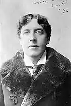 who wrote the play the importance of being earnest